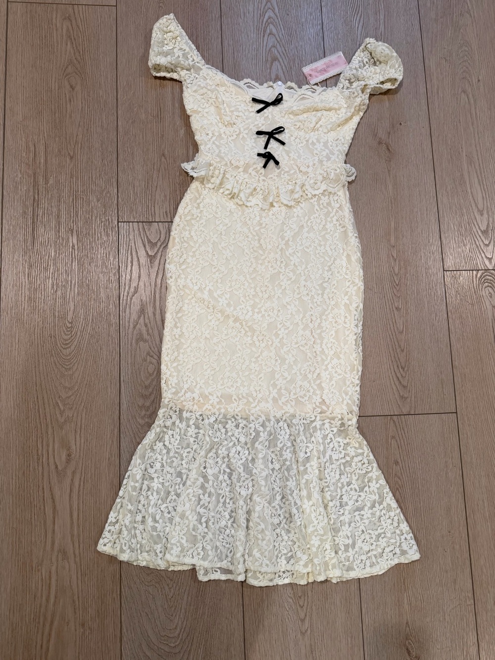 Off-Shoulder Cream Lace Mermaid Maxi Dress with Ruffle Hem